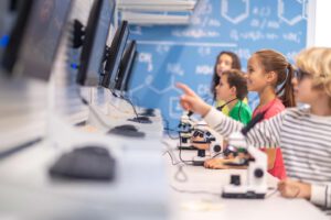 Wie KI unser Bildungssystem verändert - Magazin SCHULE