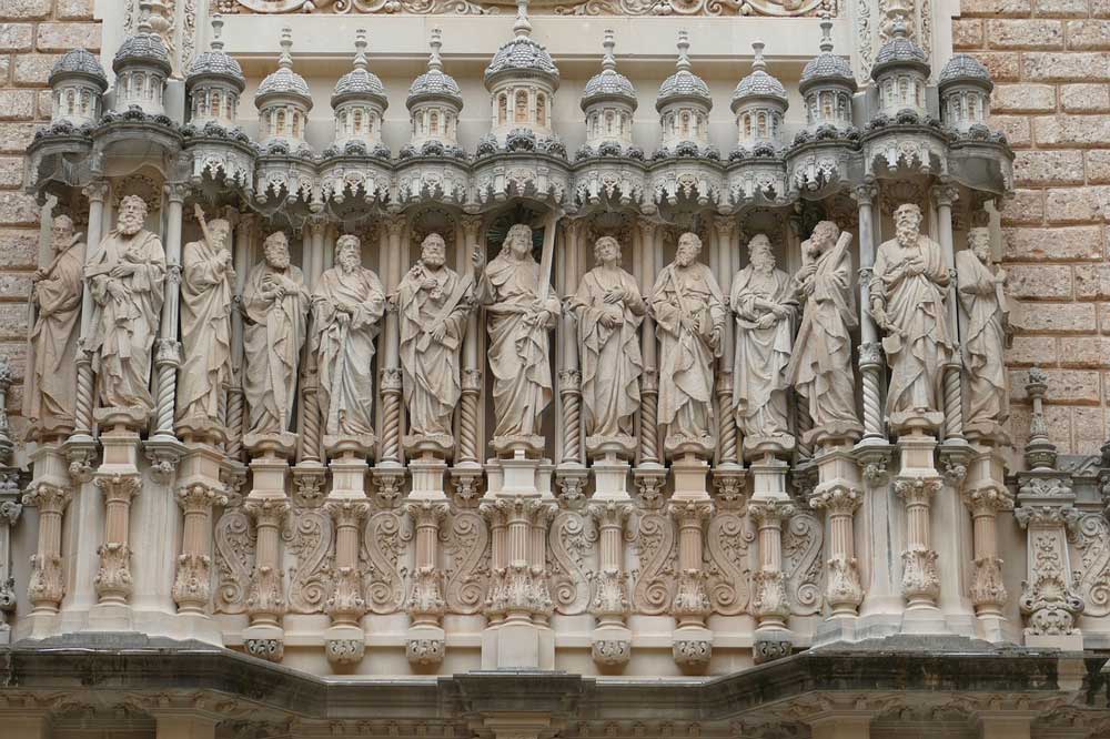 Skulpturen der Zwölf Apostel am Kloster Montserrat - Bibel-Quiz
